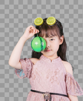 小女孩儿童节西瓜玩具柠檬眼镜图片素材免费下载