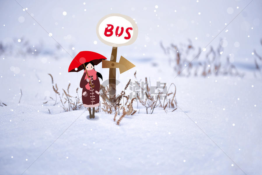 雪中打伞的女孩图片素材免费下载