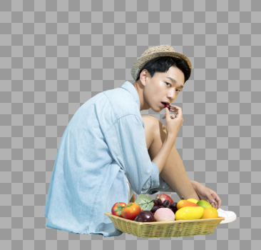 活力男孩吃水果的侧面照图片素材免费下载