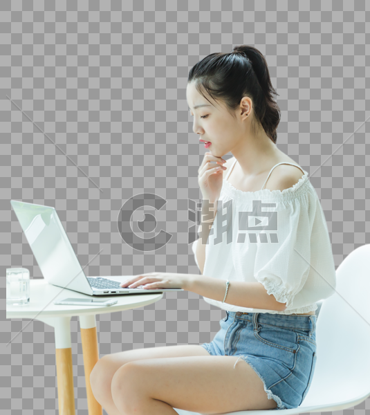 女生用电脑学习图片素材免费下载