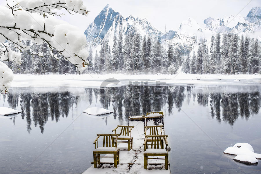 冬天的湖面图片素材免费下载