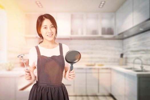 做饭的女孩图片素材免费下载
