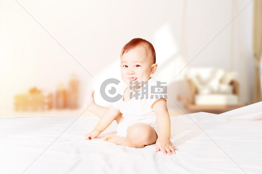 室内的婴儿图片素材免费下载