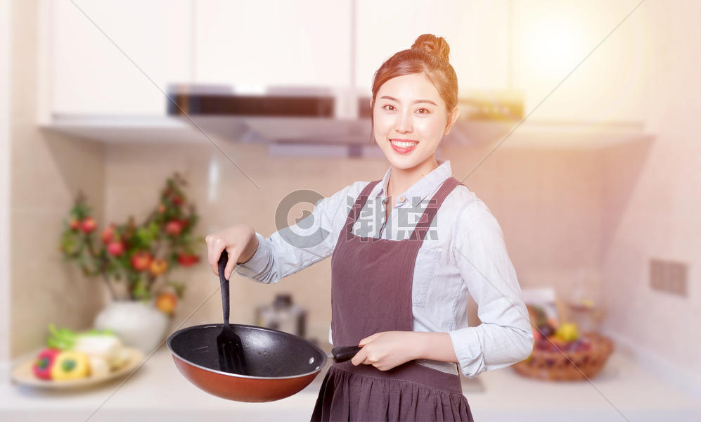 做饭的女生图片素材免费下载