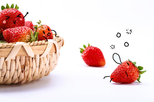 草莓瞌睡图片素材免费下载