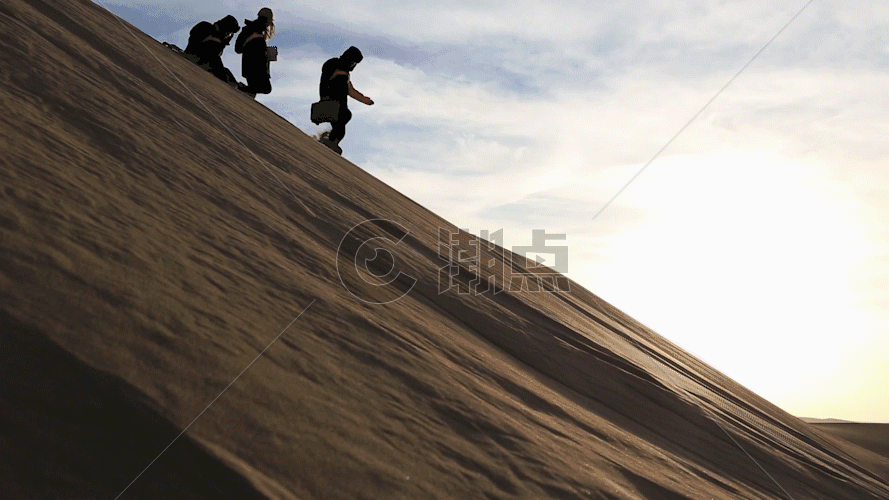 沙漠行人GIF图片素材免费下载