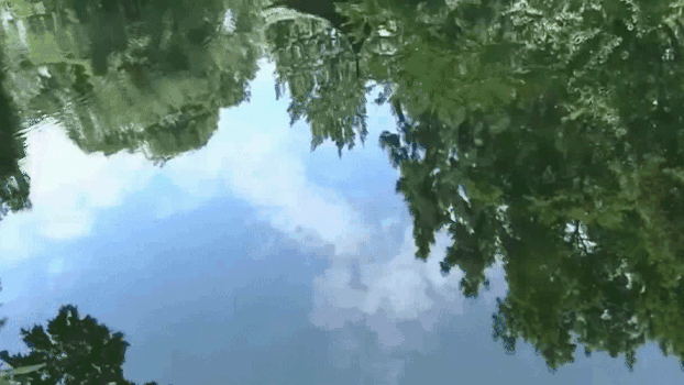湖水倒映天空GIF图片素材免费下载