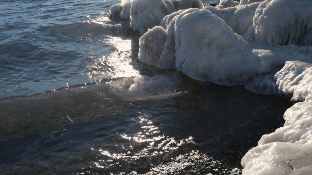 雪山一角海水GIF图片素材免费下载