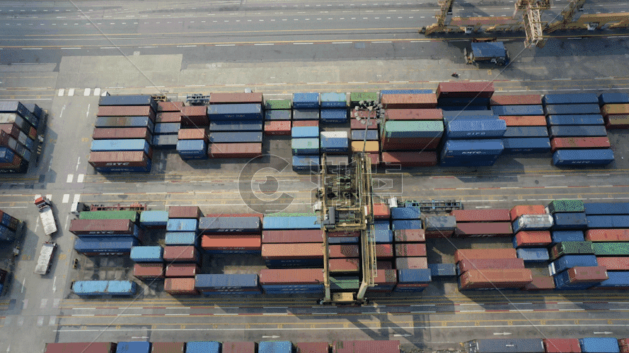 无人机航拍曼谷港口集装箱港口起重机GIF图片素材免费下载