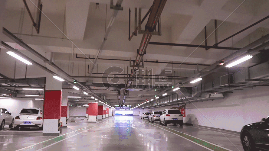 地下停车室汽车穿梭GIF图片素材免费下载