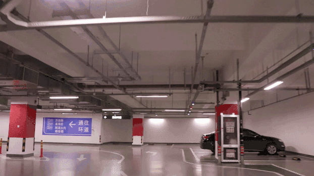 地下停车室汽车穿梭GIF图片素材免费下载