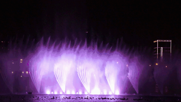 大型喷泉灯光表演秀GIF图片素材免费下载