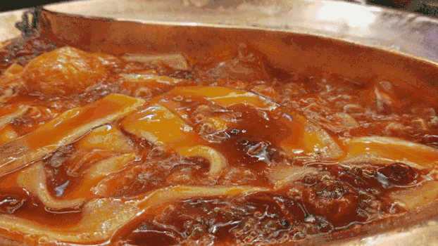 食材在火锅中沸腾GIF图片素材免费下载