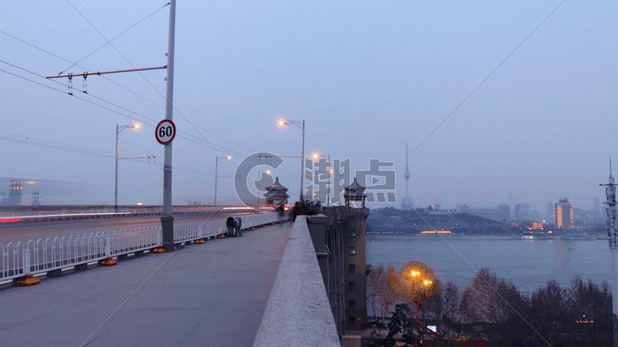武汉长江大桥延时交通GIF图片素材免费下载