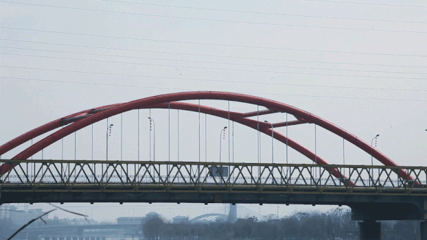 桥梁上的行人车辆GIF图片素材免费下载