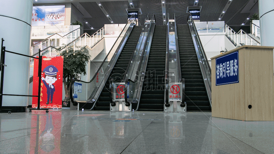 火车站电梯口人来人往延时GIF图片素材免费下载