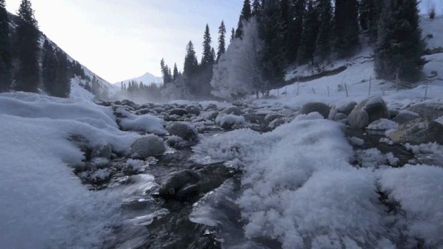 新疆冬季山区雪景河流GIF图片素材免费下载