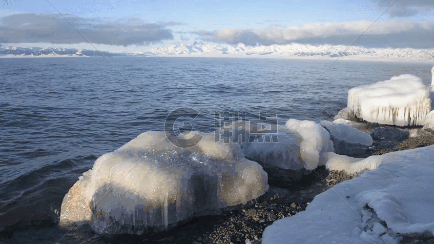 新疆赛里木湖冰雪美景GIF图片素材免费下载