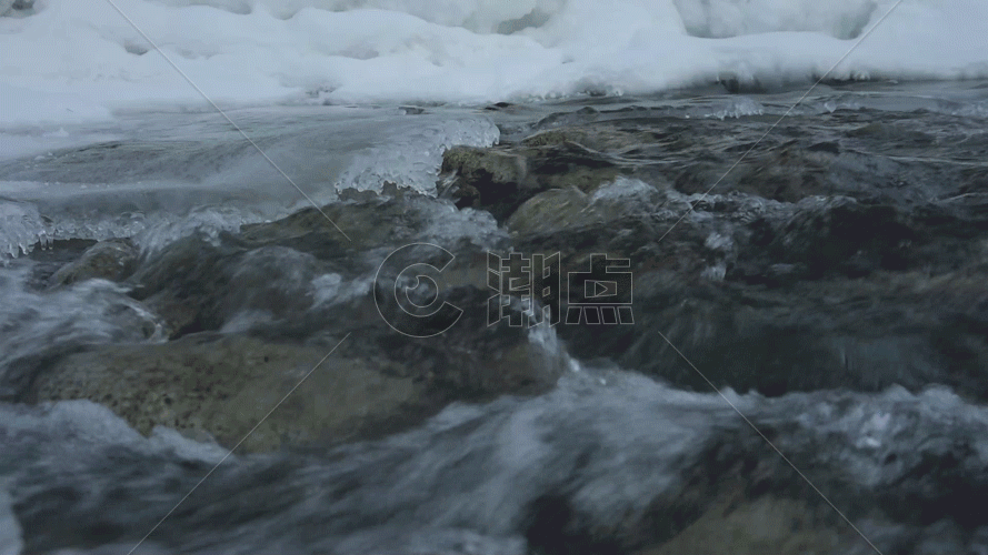 新疆喀纳斯冬季河流雪景GIF图片素材免费下载