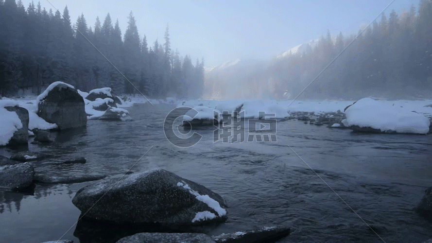 新疆喀纳斯冬季河流雪景GIF图片素材免费下载