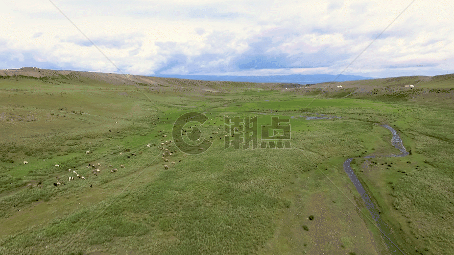 航拍新疆草原天气自然风景GIF图片素材免费下载