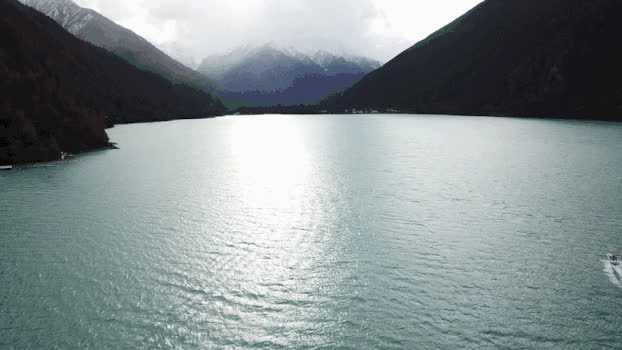 西藏巴松措错高湖高清航拍GIF图片素材免费下载