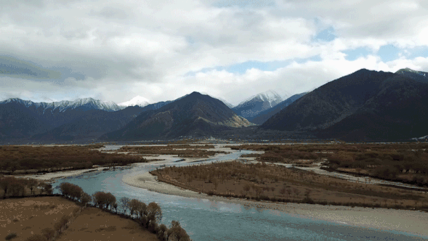 西藏雅鲁藏布大峡谷尼洋河航GIF图片素材免费下载