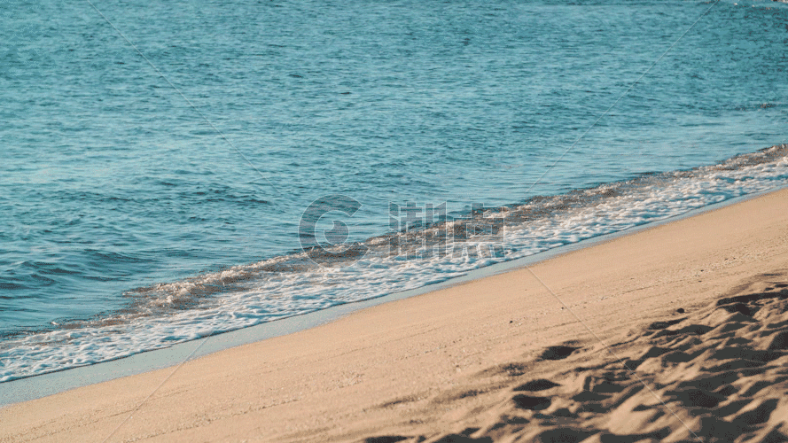 海浪冲击沙滩GIF图片素材免费下载