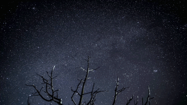 晴朗的夜空间隔拍摄GIF图片素材免费下载