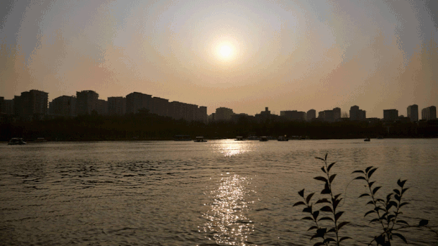 夕阳下景色GIF图片素材免费下载