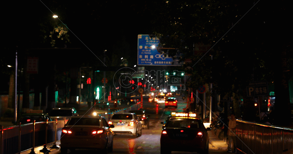 夜晚的街道4K超清GIF图片素材免费下载