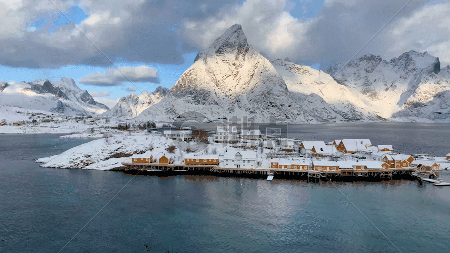 纯净优美的挪威罗弗敦群岛上的渔村GIF图片素材免费下载