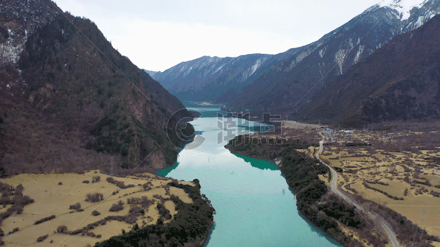 航拍藏区青山绿水GIF图片素材免费下载
