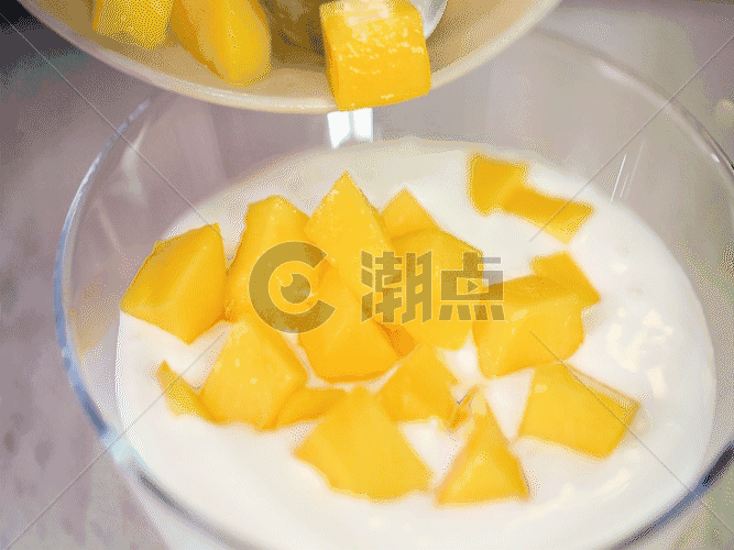 芒果酸奶制作GIF图片素材免费下载