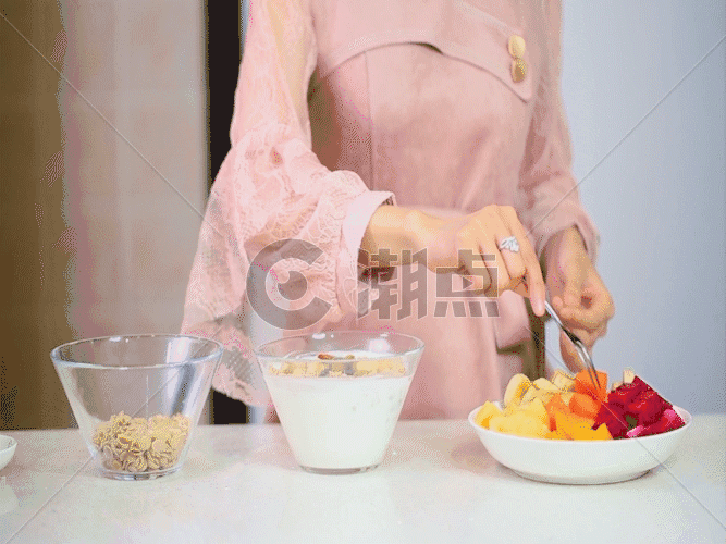 水果燕麦酸奶的制作GIF图片素材免费下载