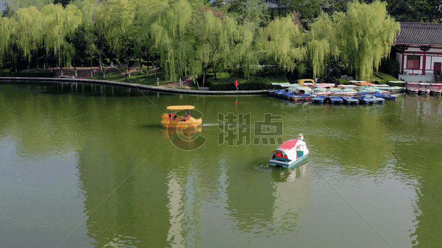 湖面小船GIF图片素材免费下载
