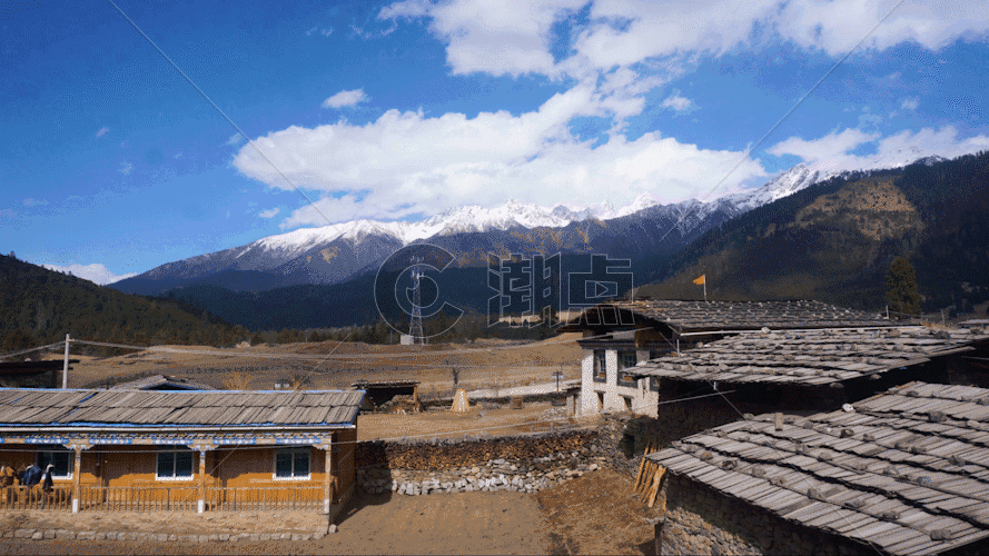 延时蓝天白云下藏族村庄GIF图片素材免费下载