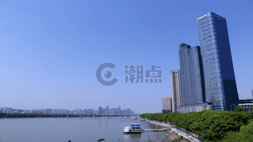 城市沿河船只出动延时视频GIF图片素材免费下载