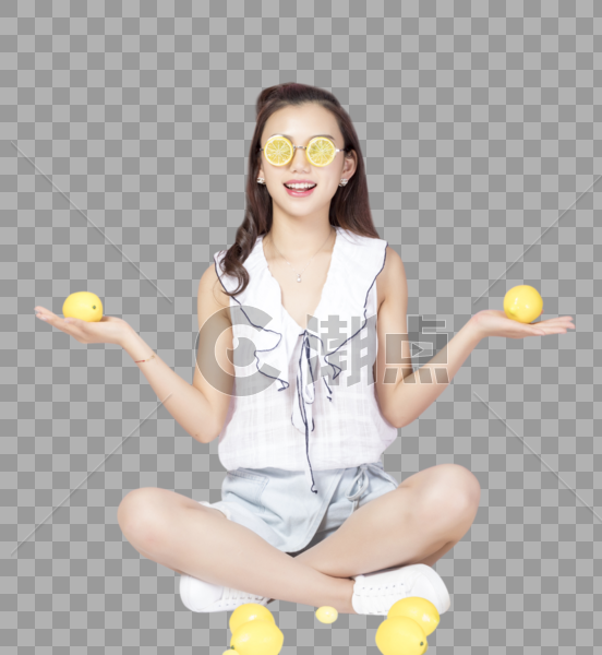 拿着柠檬的青年女性图片素材免费下载