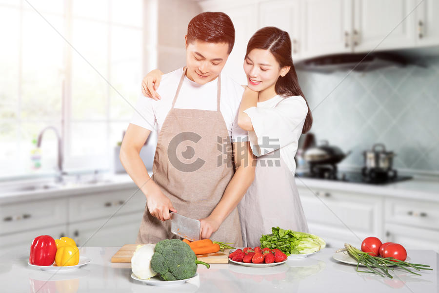 年轻夫妻做饭图片素材免费下载