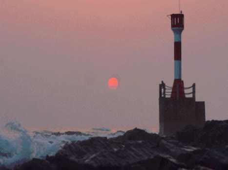 海上海浪灯塔GIF图片素材免费下载