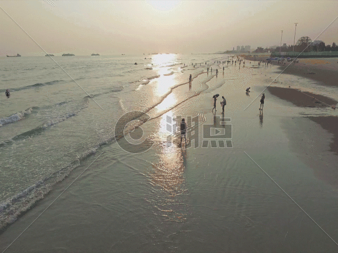 北海银滩黄昏沙滩游人航拍GIF图片素材免费下载