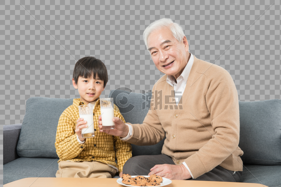 爷孙俩坐在沙发上喝牛奶吃饼干图片素材免费下载