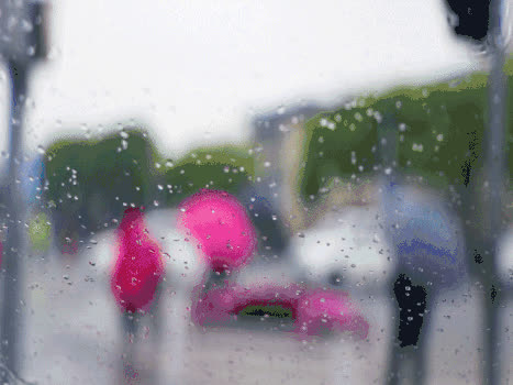 下雨天玻璃外交通行人GIF图片素材免费下载