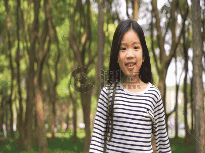儿童比心动作GIF图片素材免费下载