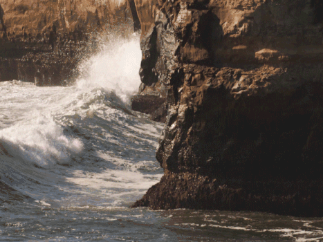 海水拍打岩石GIF图片素材免费下载
