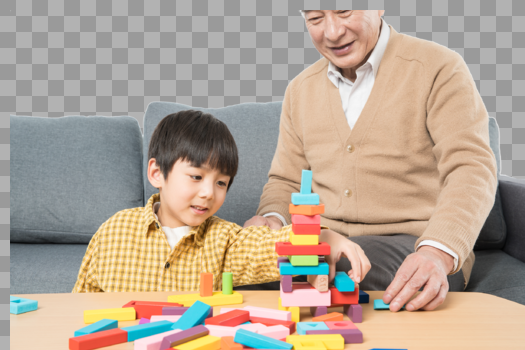 爷孙俩在玩积木图片素材免费下载