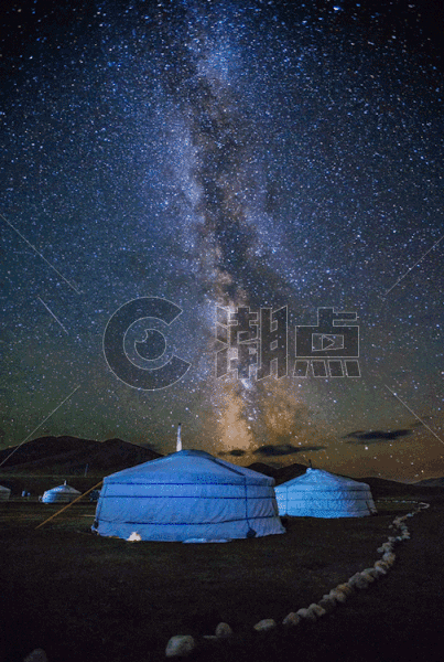 璀璨星空银河下的草原蒙古包gif图片素材免费下载