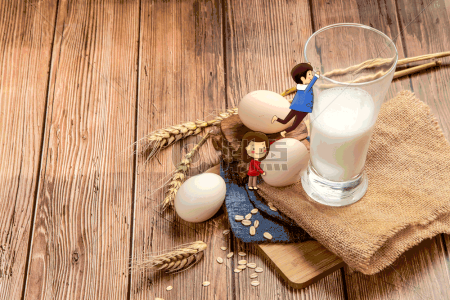喝牛奶的孩子gif图片素材免费下载