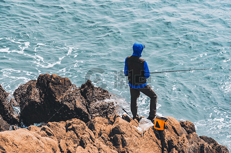海边钓鱼的人gif图片素材免费下载
